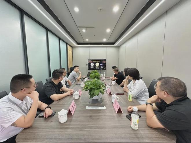 成都深呼吸副总经理曾小刚率队到访裕景盛世传媒，深化新媒体运营合作